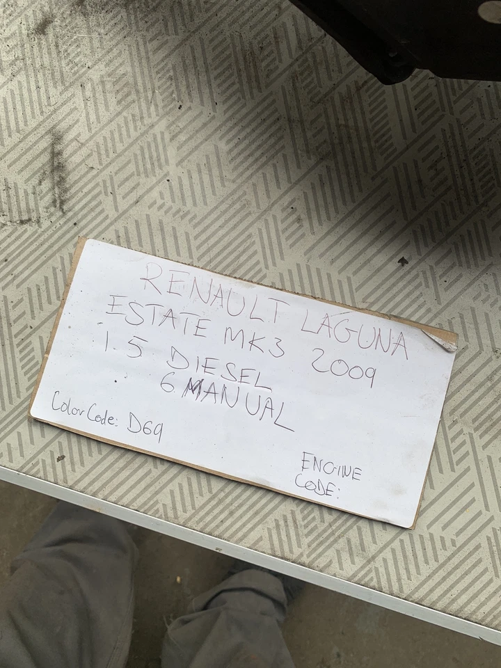 Luz trasera lateral cercana Renault Laguna Estate MK3 2009 1,5 diésel Foto 2 de 4