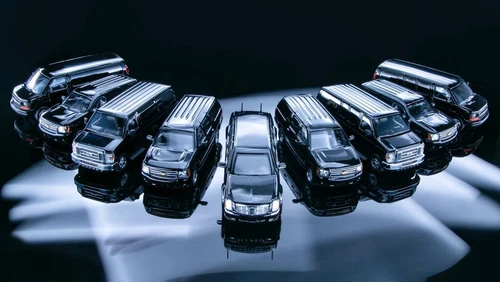 596 1:64 HEC President Beast Tahoe Suburban Express modello auto metallo pressofuso regalo - Foto 4 di 24