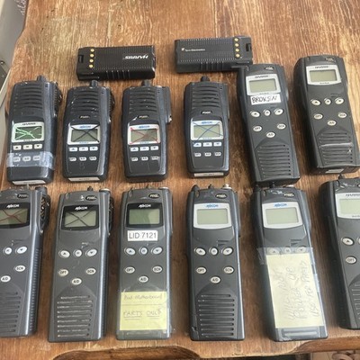 Bulk Lot Of Two Way Radios : Harris And MaCOM Walkie Talkies (12)Total FOR PARTS