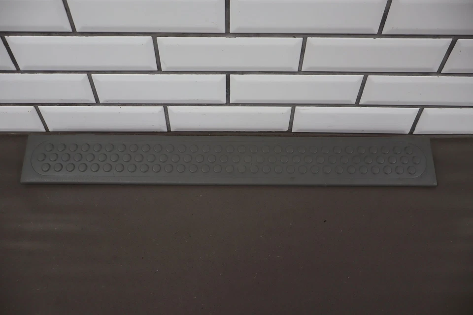 05-07 Ford F250 F350 Crew Cab Door Sill Plate Set (4) Medium Flint 3E - Image 2 of 4