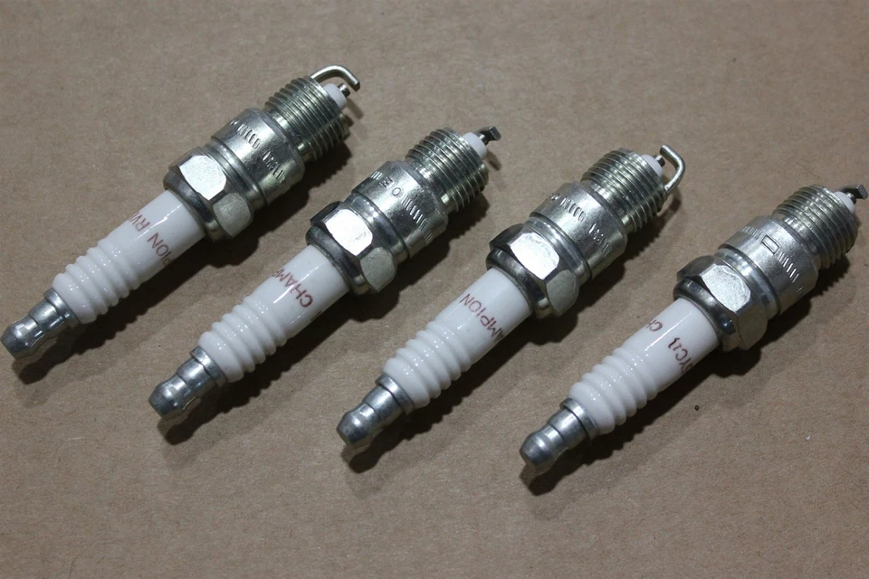 Juego de 4 bujías de encendido Champion Copper SP448 OEM de fábrica Foto 3 de 4