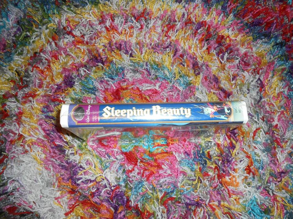 WALT DISNEY'S-MASTERPIECE-SLEEPING BEAUTY-MOVIE-VHS 9511-FACTORY SEALED-NEW - Image 3 of 4