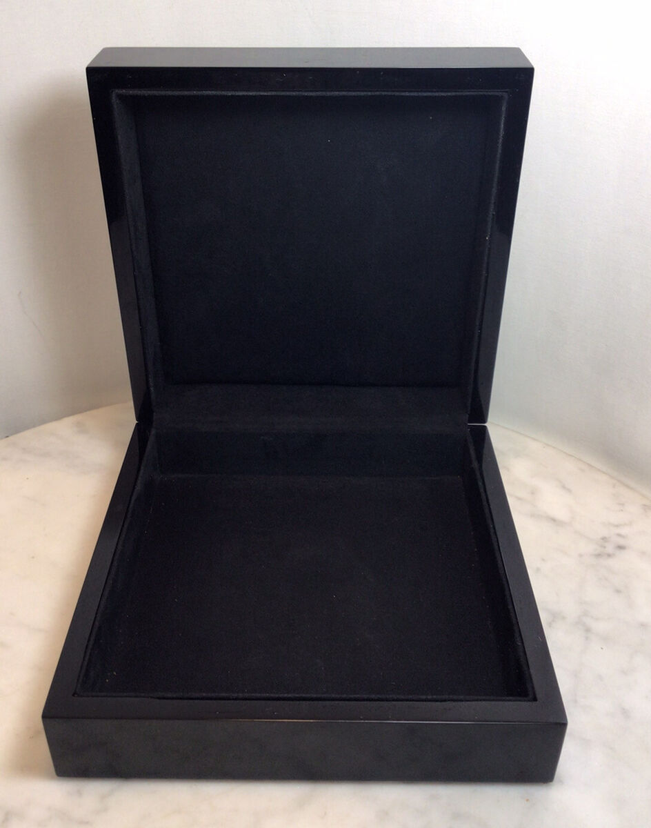 VTG CHANEL Black Lacquered Wood CC Logo Jewelry Makeup VTG CHANEL Black Lacquered Wood CC Logo Jewelry Makeup