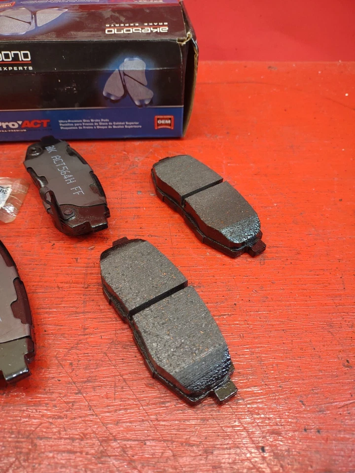 Pastillas de freno Akebono ACT1124 4 selectas 2006-2020 Subaru Forester BRZ Legacy Outback Foto 3 de 4