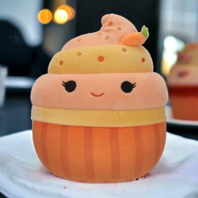 NWT 8  Keisha the Carrot Cake Squishmallow Plush