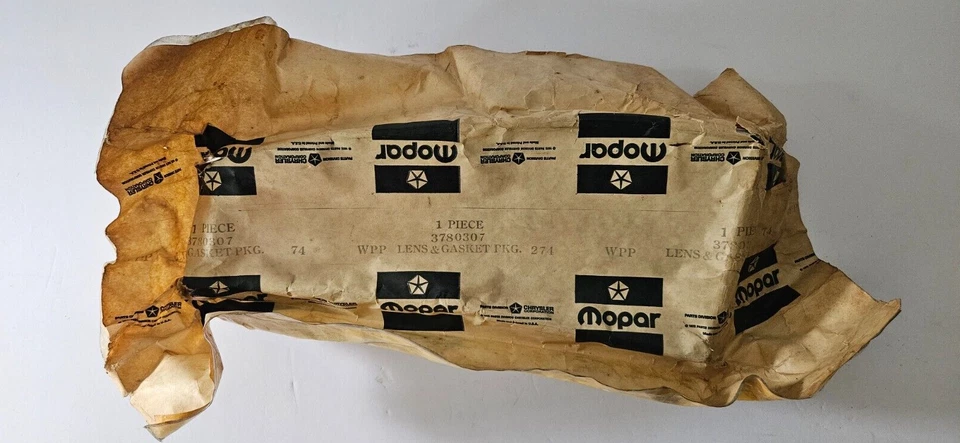 Lente de luz trasera lateral izquierda Dodge Monaco 1974-1977 con sello de junta 3780307. Foto 2 de 4
