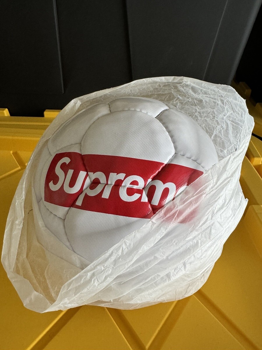 Supreme / Umbro Soccer Ball シュプリーム Supreme Umbro Soccer Ball (SS22) - $110