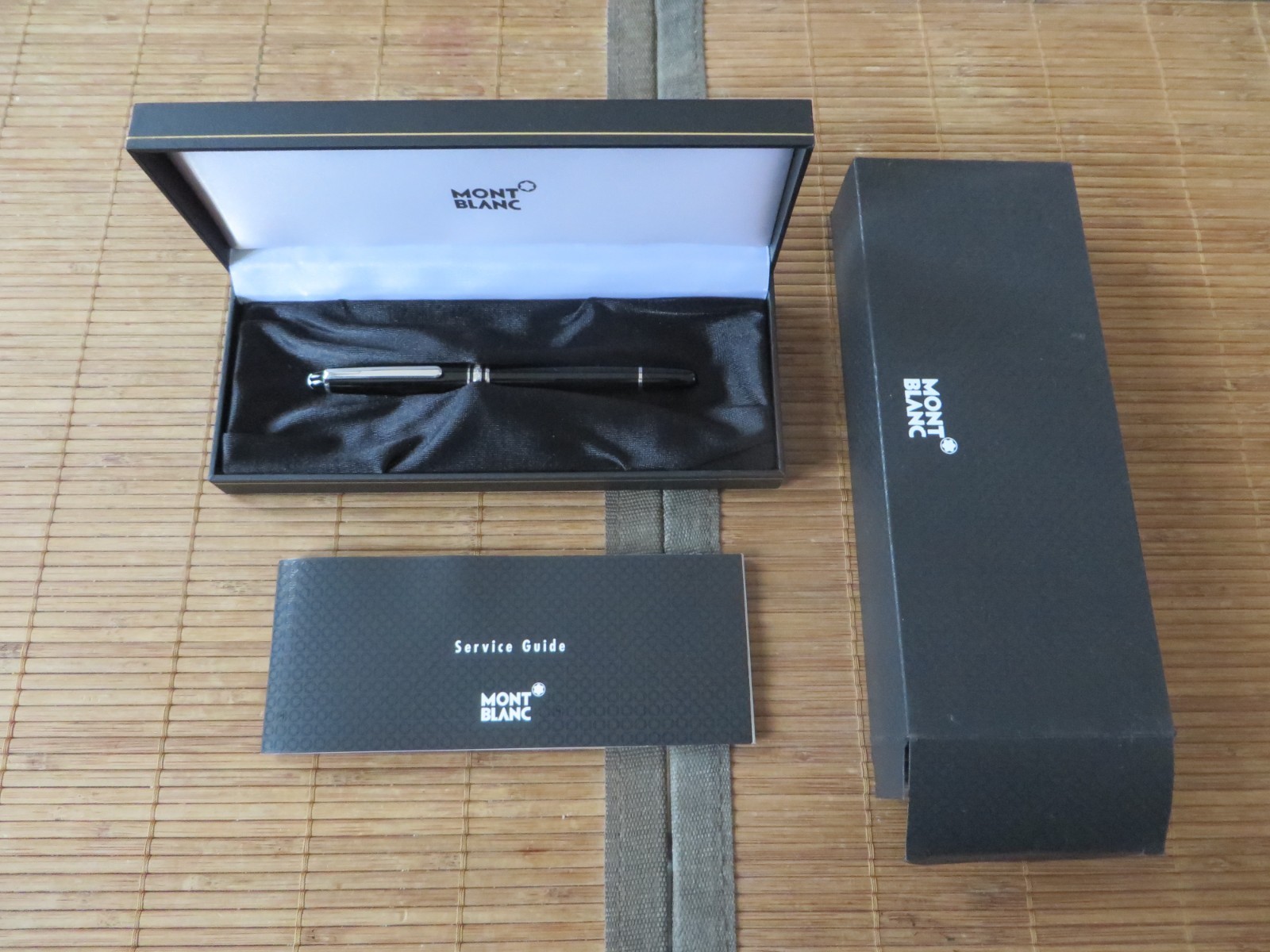 Stylo roller Montblanc Meisterstück Classique platiné en résine noire