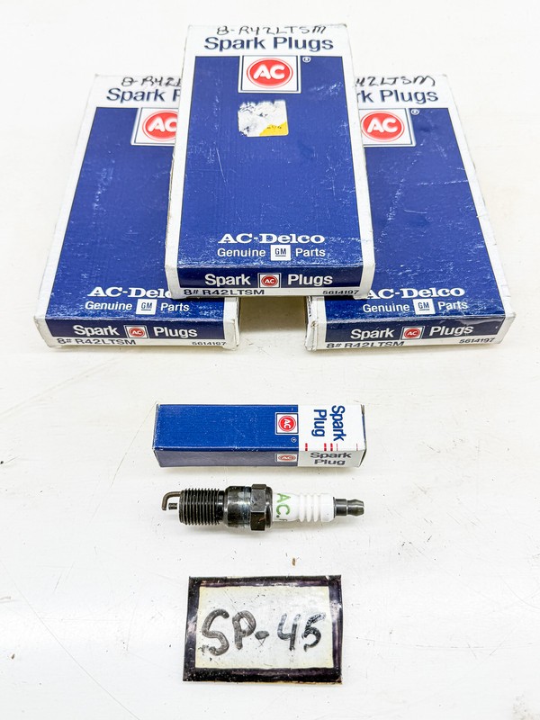 NOS AC DELCO R42LTSM SPARK PLUGS BOX OF 8 1994 1995 GM 3.4 DOHC 5614197 SP-45