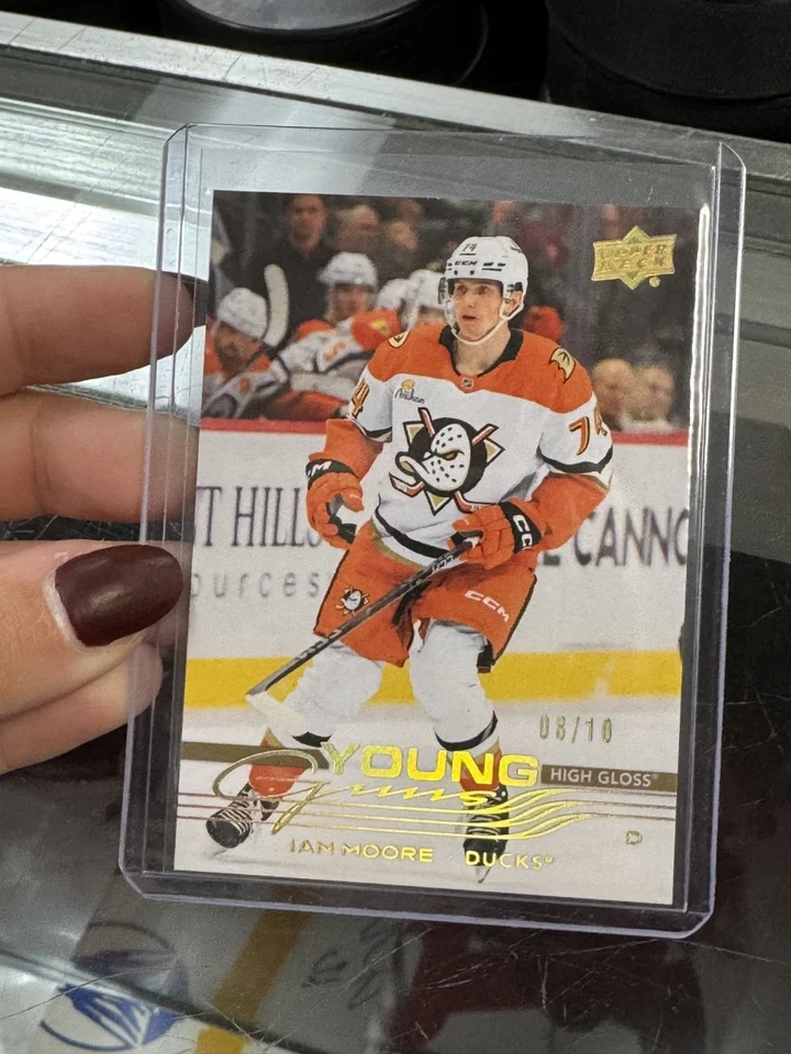 IAN MOORE - Anaheim Ducks - 25/26 HIGH GLOSS YOUNG GUNS /10 - Image 4 of 4