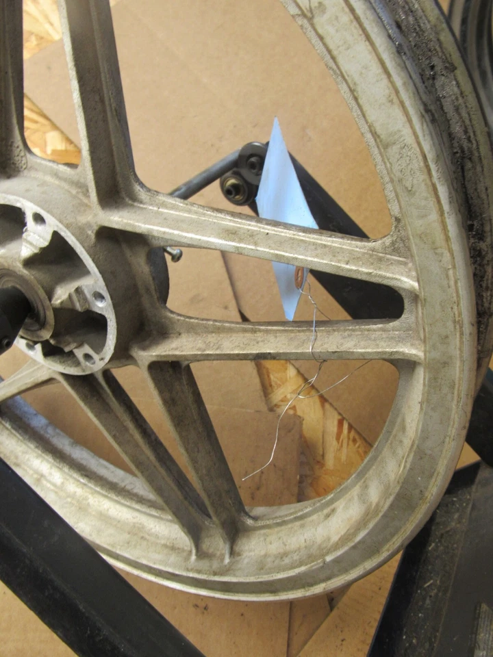 Llanta delantera Moto Guzzi V65 530 1984 GU23610380 Foto 3 de 4