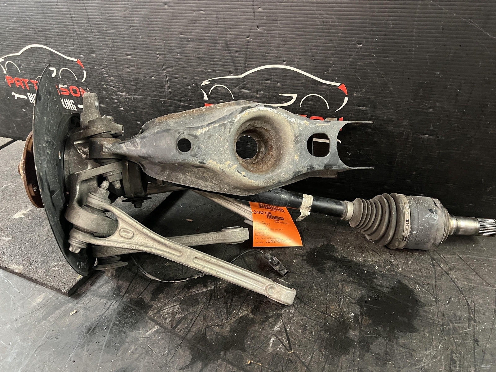 14-17 MASERATI GHIBLI REAR DRIVER LEFT KNEE SPINDLE W/ AXLE SHAFT CONTROL ARMS