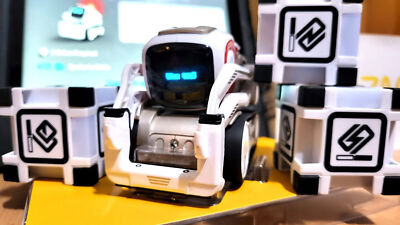 Anki Cozmo Roboter + Würfel + Ladegerät + Box + Handbücher WIE NEU W