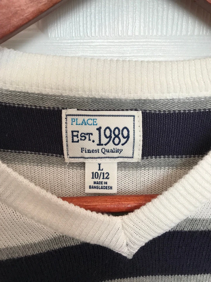 Suéter infantil masculino listrado azul marinho, cinza e branco tamanho 10-12 grande muito bom estado usado - Imagem 4 de 4