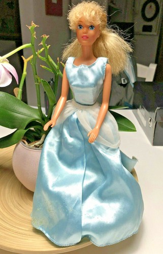 Barbie vintage Cenerentola Disney - Mattel 1995 con abito quasi completa - Foto 2 di 7