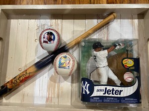 Derek Jeter Memorabilia Lot McFarlane figure Louisville slugger mini bat 2 Balls