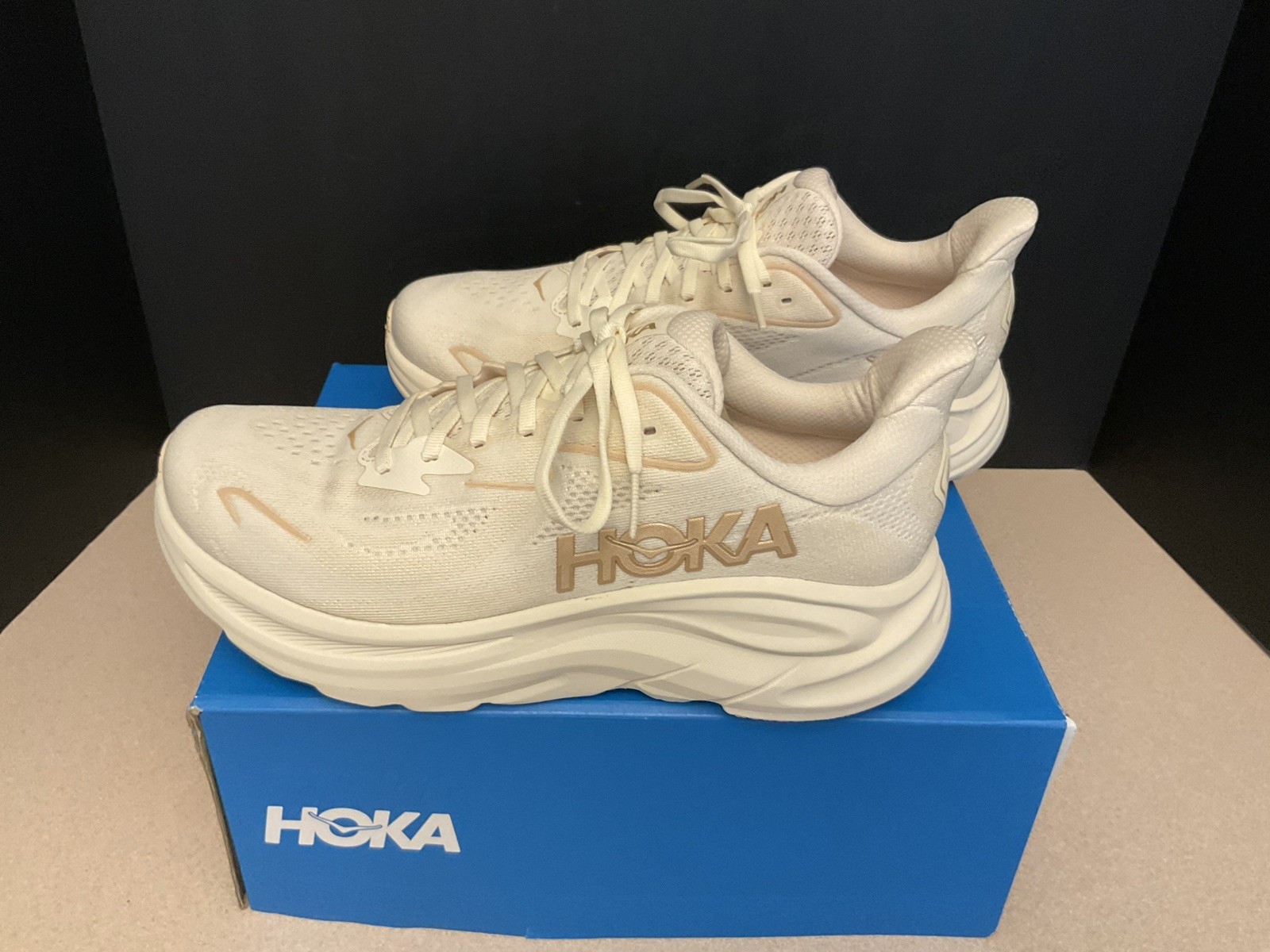 New! Womens Hoka One One Clifton 10 Vanilla/Birch Running Shoes. Size 10B. Nice