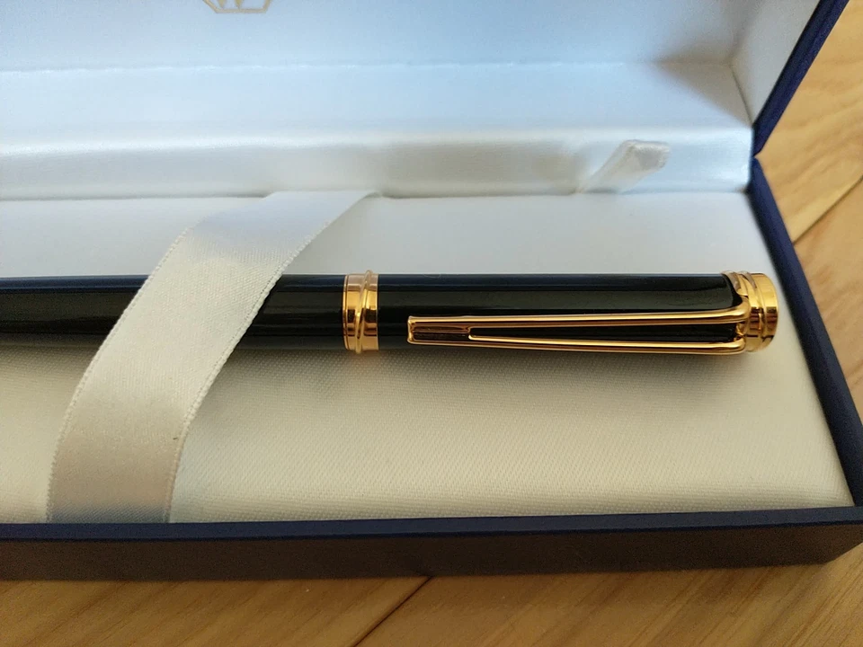Bolígrafo Waterman Harmonie negro borde dorado con caja Foto 2 de 4