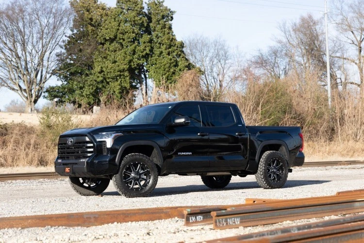 Rough Country 2" Leveling Kit w/ N3 Struts 501148 fits 22-25 Toyota Tundra 4WD - Image 2 of 4