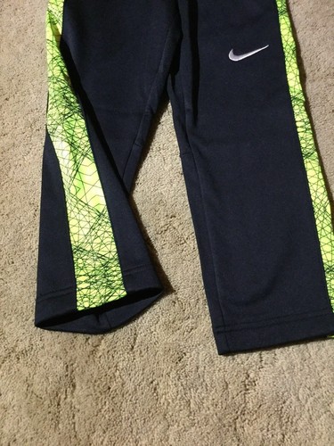 Nike Therma-Fit Fleece Lined Athletic Boys Sweat Pants BlackVolt 86B226-023 - Picture 3 of 4