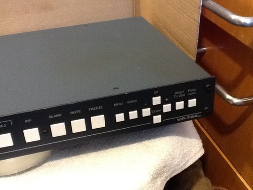 Kramer VP-724XL 8-input Scaler / Presentation Switcher 480p, 720p, 1080i - Picture 2 of 5