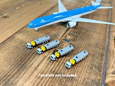 1:400 Model Airport Accessories - 4 Piece 10k Gallon Aircraft Refueler Truck Set
