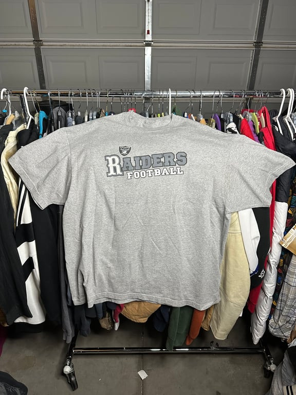 Vintage NFL Raiders Distressed Gray Football T-Shirt for Men XXL