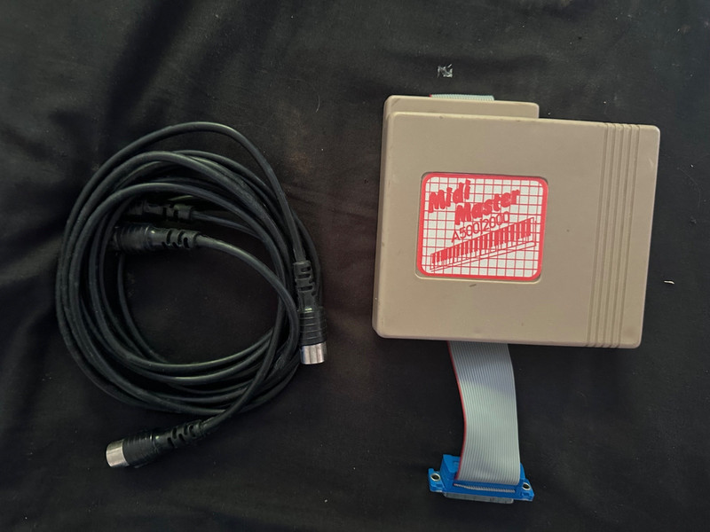 Amiga 500/plus Datel midi master cartridge + 2 leads used in good condition