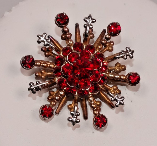 H88 VINTAGE RHINESTONE SNOWFLAKE BROOCH PIN RED STONES SILVER & COPPER TONED
