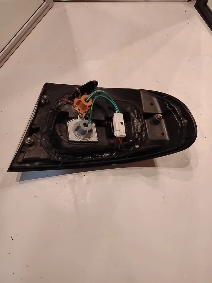 Nissan 200 SX 1995 cupé conjunto de luz trasera izquierda (lado del conductor) Foto 3 de 4