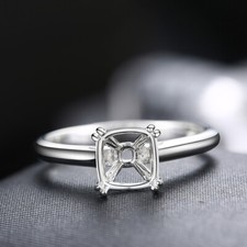 Bague en argent sterling semi monture sertie de broches coussin coupe 7,5 x 7,5 mm haut polissage