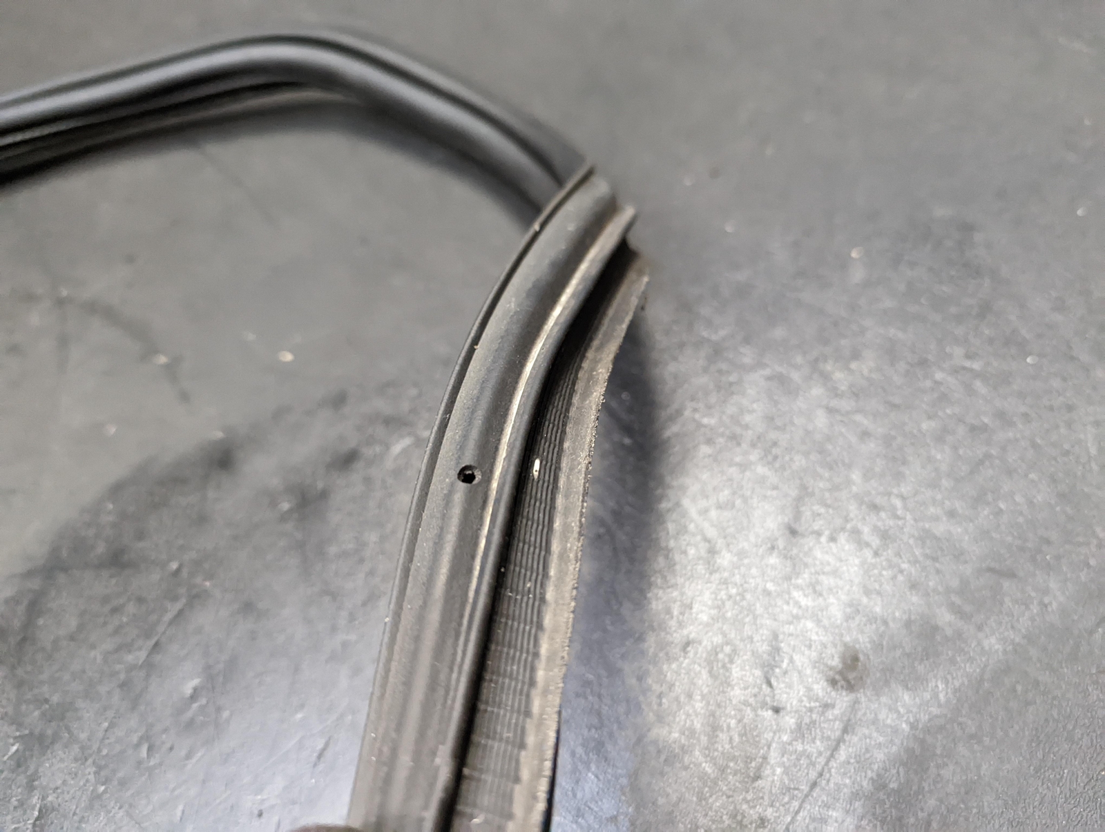 Rear Trunk Deck Lid Weatherstrip 2017 Chevrolet Cruze 84235459 2016