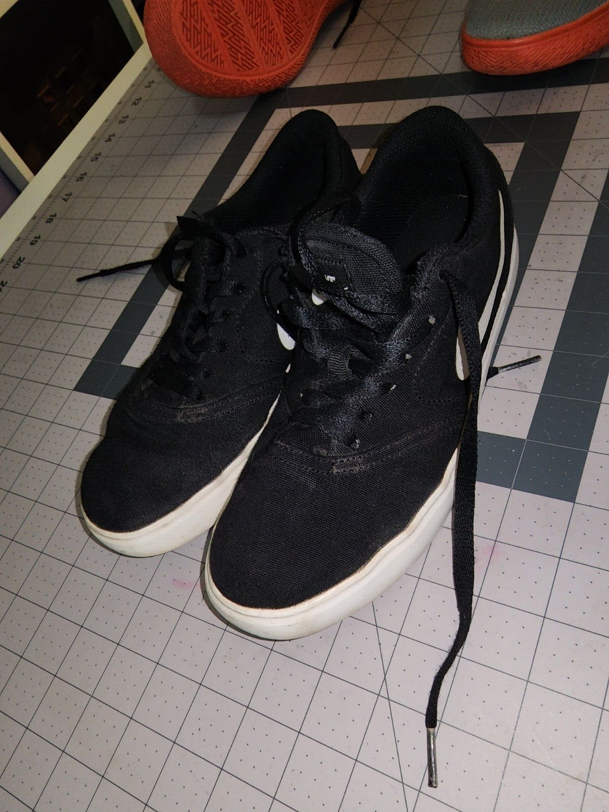 SAOLA Scarpe bambini nuove con etichette Nike Youth SB 5Y tela a scacchi 905373 003 nero bianco usate