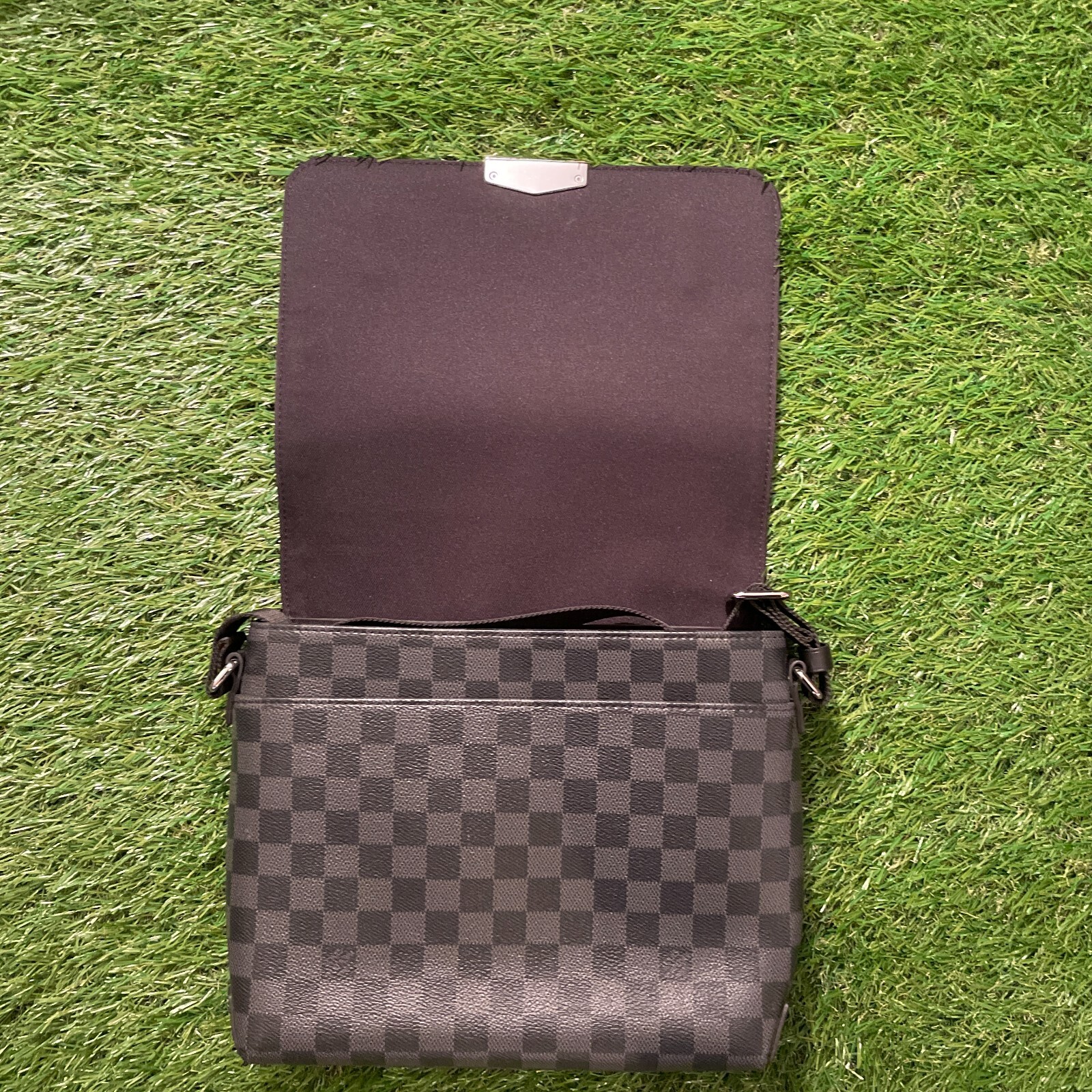 Louis Vuitton District NM Messenger Bag Damier Graphite PM Black image 4