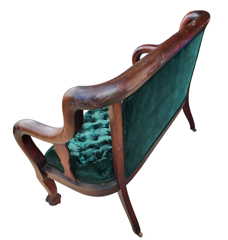 Старинный диван из красного дерева с когтями на колесах зеленый бархатный на пуговицах стеганый - Изображение 4 из 4