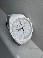 OMEGA x Swatch White Snoopy Moonswatch Mission to Moonphase