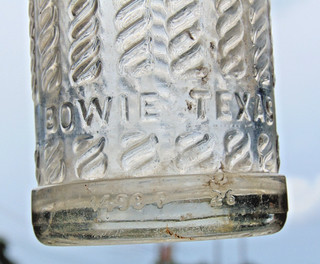 SCACRCE SMALL TOWN Vintage BOWIE TEXAS Embossed 1930s NEHI SODA BOTTLE
