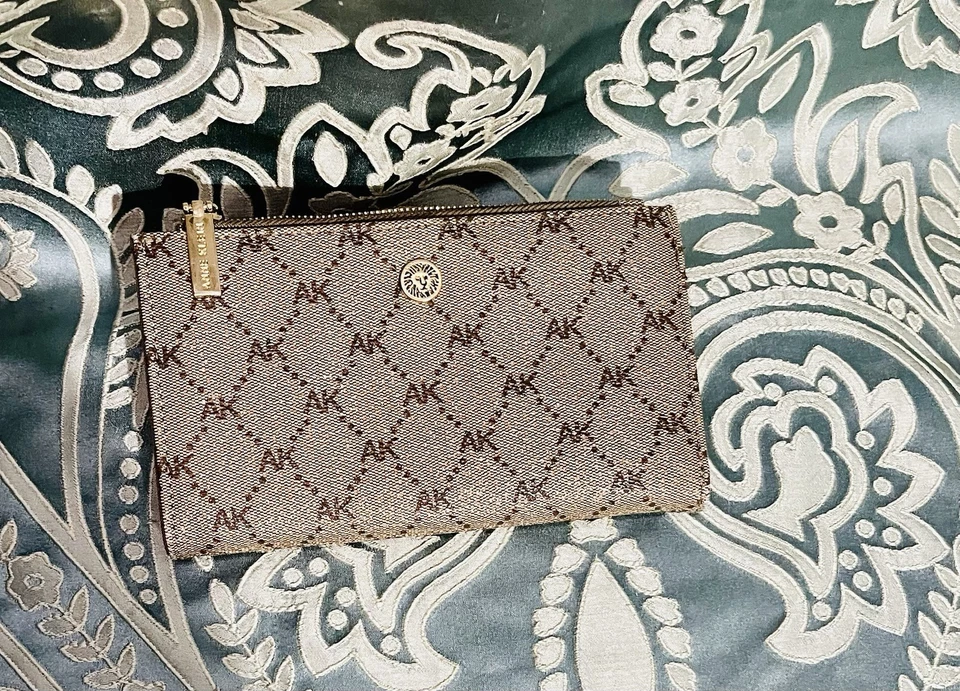 Cartera sin asas Anne Klein Signature rosa tostada con cremallera para mujer chequera clásica Foto 2 de 4