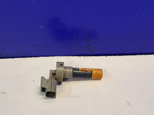 Windshield washer fluid level sensor
