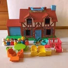Vtg Fisher Price Little People Tudor House 1980 #952 With Figures & Accessories