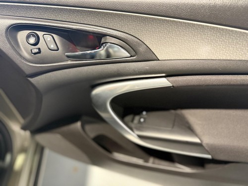2015 Vauxhall Insignia 2.0 CDTi ecoFLEX Design Nav Sports Tourer Euro 5 (s/s) 5d - Picture 16 of 24