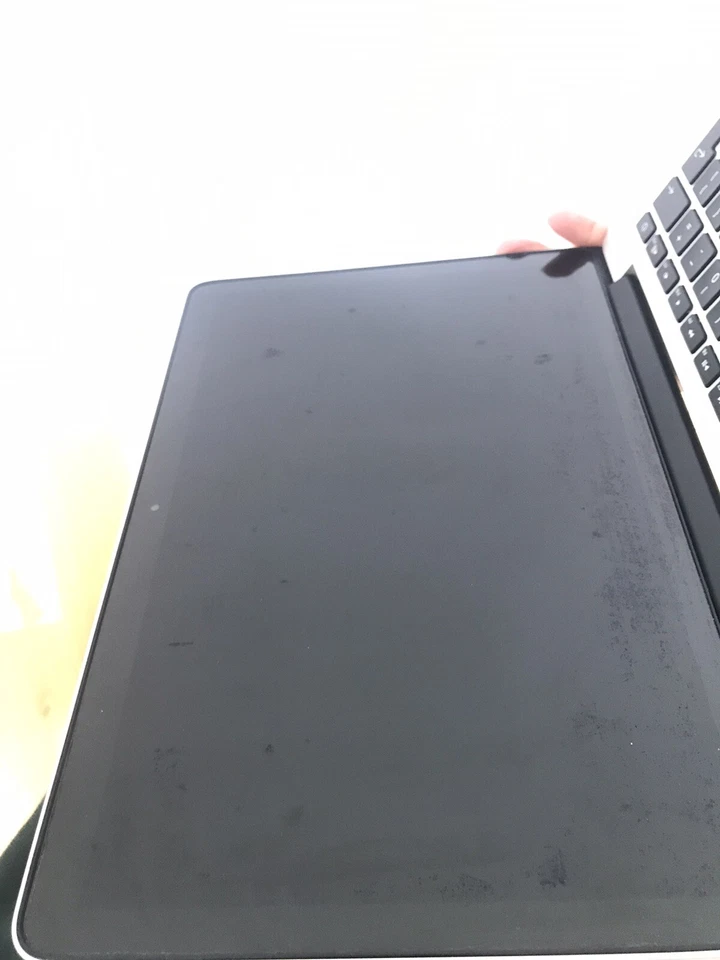 Apple MacBook Pro Retina 13" (156GB SSD, Intel Core i5, 2.70 GHz, 8GB) 2015 - Image 4 of 4