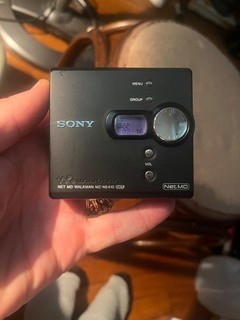 Mini grabadora de disco vintage SONY NET MD WALKMAN MZ NE410 con estuche y mini disco