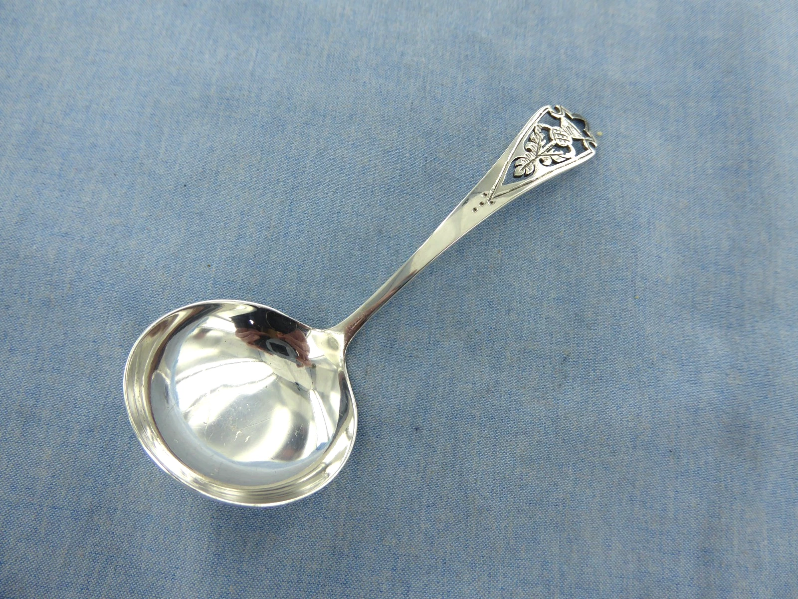 SMALL STERLING SILVER PIERCED SAUCE LADLE WITH THISTLE DESIGN EDINBURGH 1972.
Opens in a new window