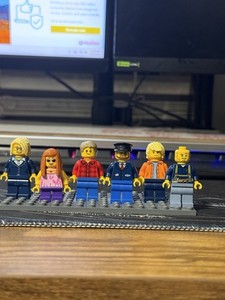 LEGO City Minifigures – Worker, Construction Worker, Police Officer (6)
