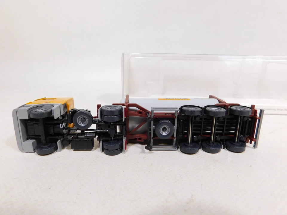 Wiking H0 1:87 0536 02 Camion Cisterna MB Bertschi Mint Box #DW872-0,5 - Immagine 3 di 4