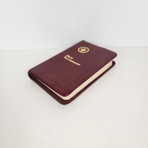Modern English New Testament The Gideons International Red Pocket Book 1974 - Picture 4 of 6
