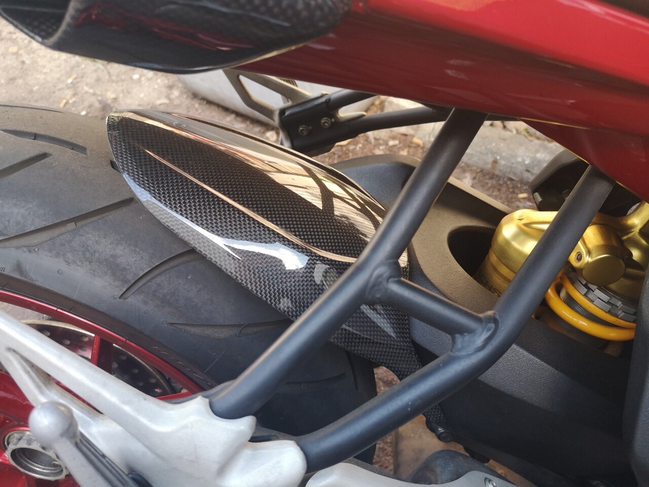 Léche-roue MV Agusta Brutale 800 carbone plain accessoire moto arrière