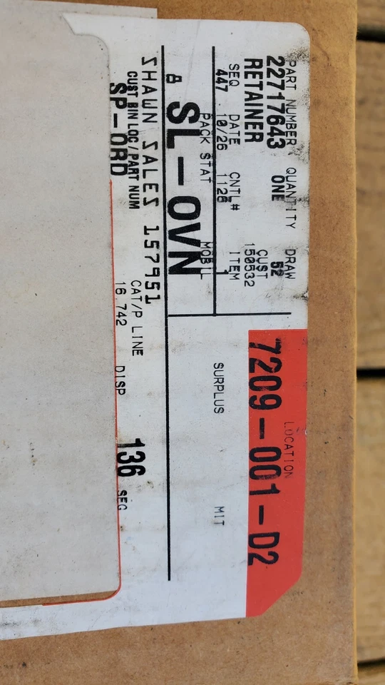 2010-2017 Chevrolet Equinox interior teto gancho retentor 22717643 fabricante de equipamento original  - Imagem 2 de 4