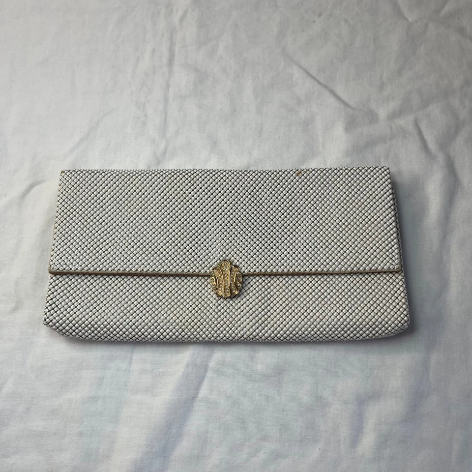 Bolso clutch vintage Whiting & Davis blanco cadena correo Foto 2 de 4
